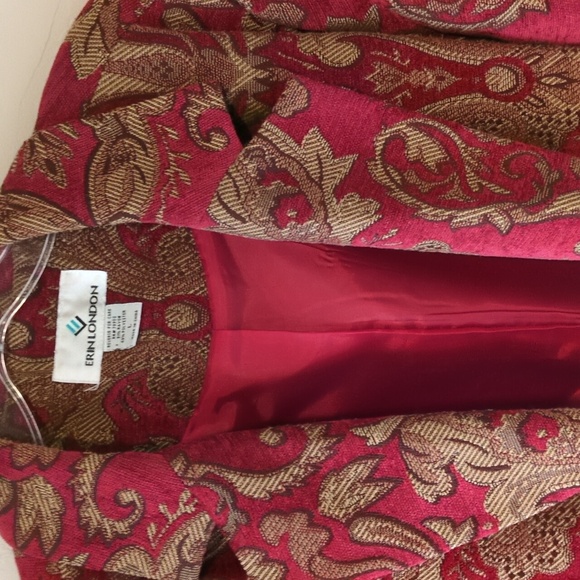 Red Vintage - Picture 2 of 5